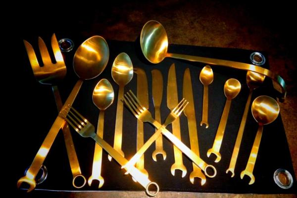 Gold Cutlery Set Price includes insurance and the shipment product image
