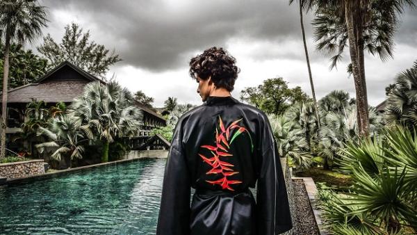 Heliconia Silk Black Robe product image